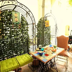 Hand Decorated House With Court Appartement Florence